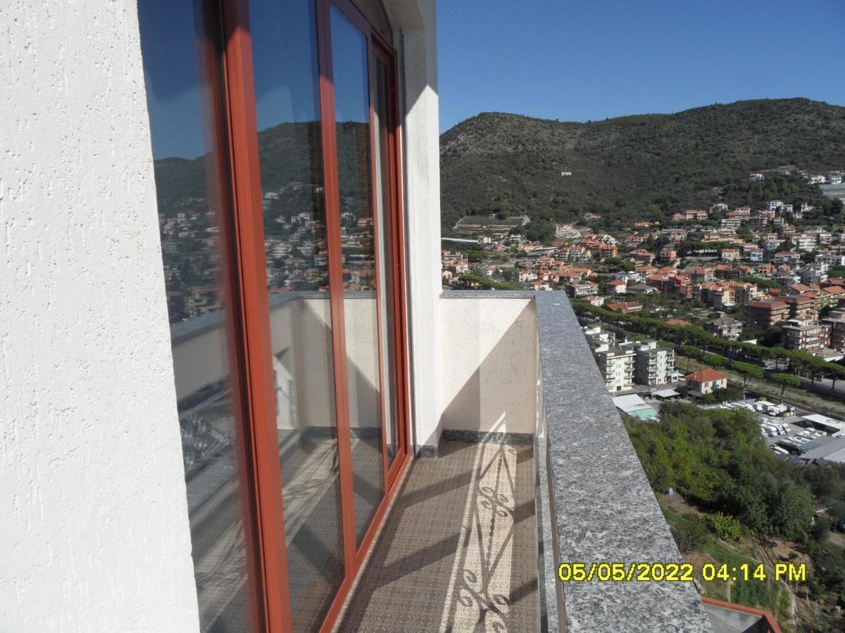 Bressa De Ma Affittacamere, Room & Breakfast Pietra Ligure Exterior foto